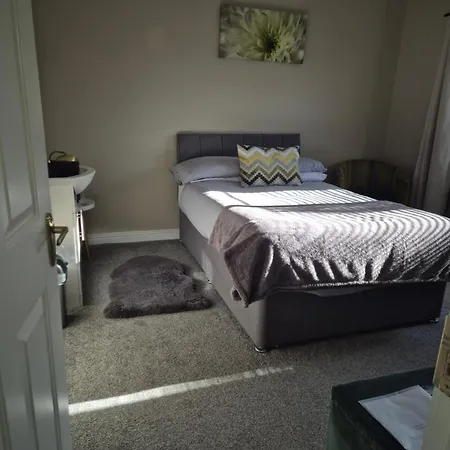 Dun Eoin * Carrigaline